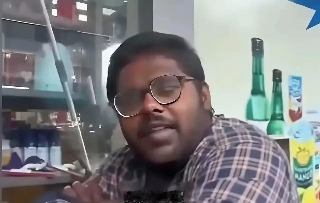 一名在华求学的印度留学生，最近对外放了句狠话：只要一拿到毕业证，绝对立刻买机票回