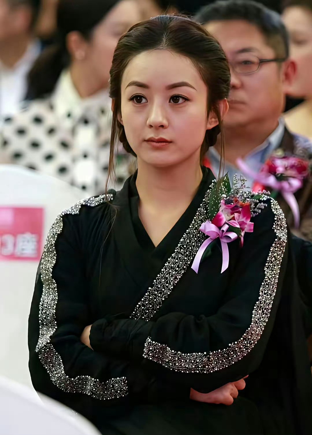 当年赵丽颖就因为穿了这身衣服去领奖而被网友喷，结果肯定没想到《楚乔传》能是201