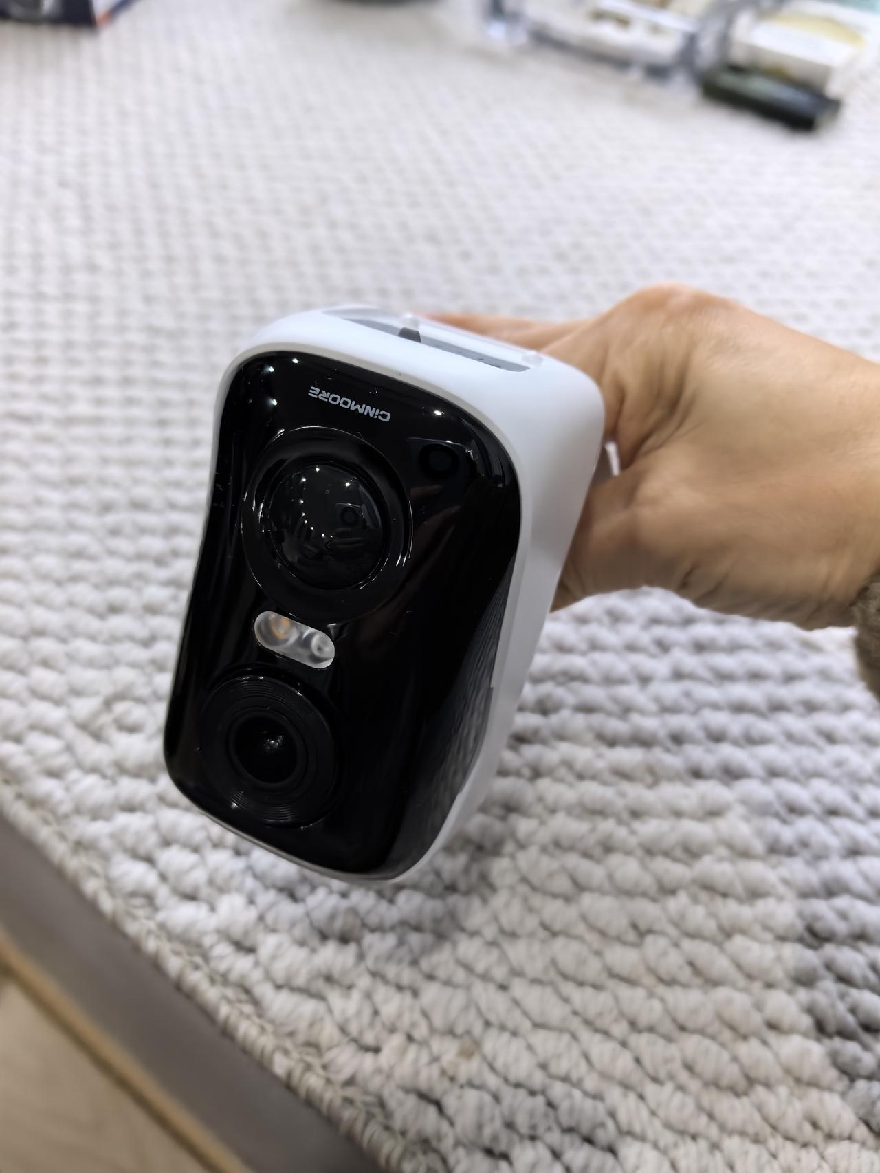 独居老人的不易公公去世两个月了，婆婆一直沉浸在悲痛之中，毕竟两人携