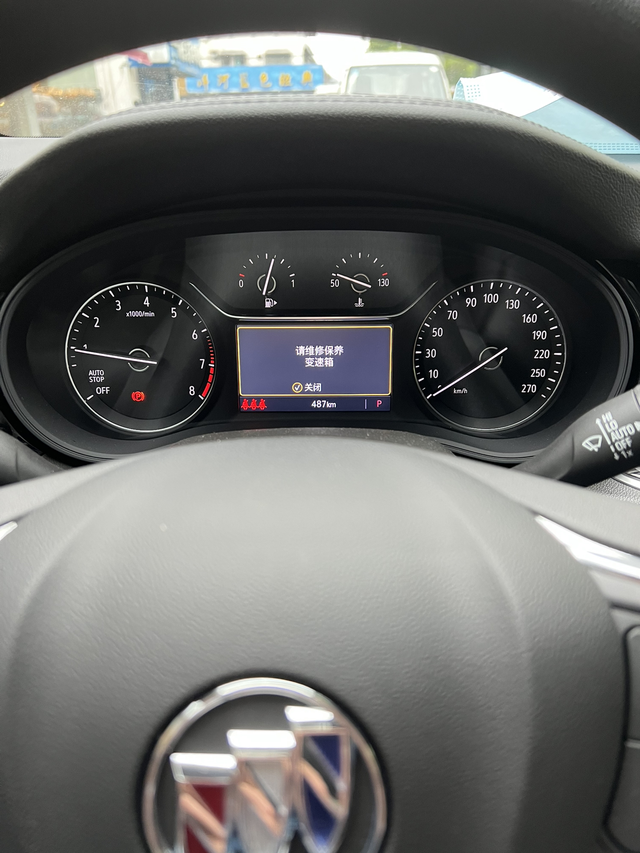 22款君威652智享新车才开500公里不到，突然提示请维修保养变速箱，到SSS
