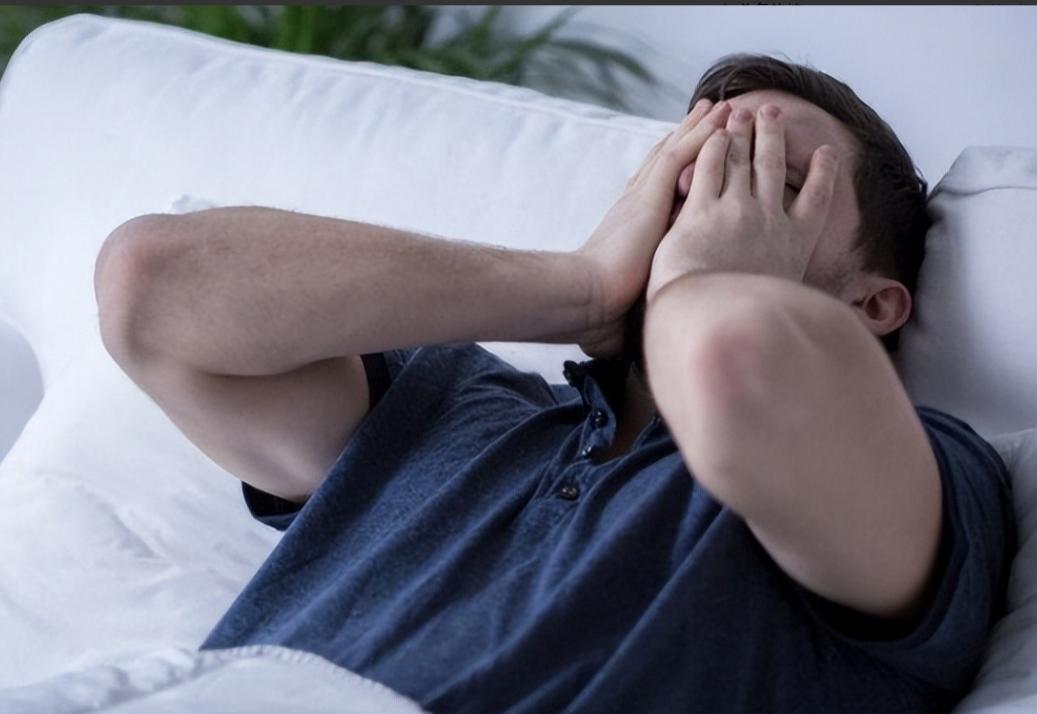 体内有癌，睡眠先知？晚上睡觉时若出现4种异常，建议早做预防睡眠就是身体在夜间