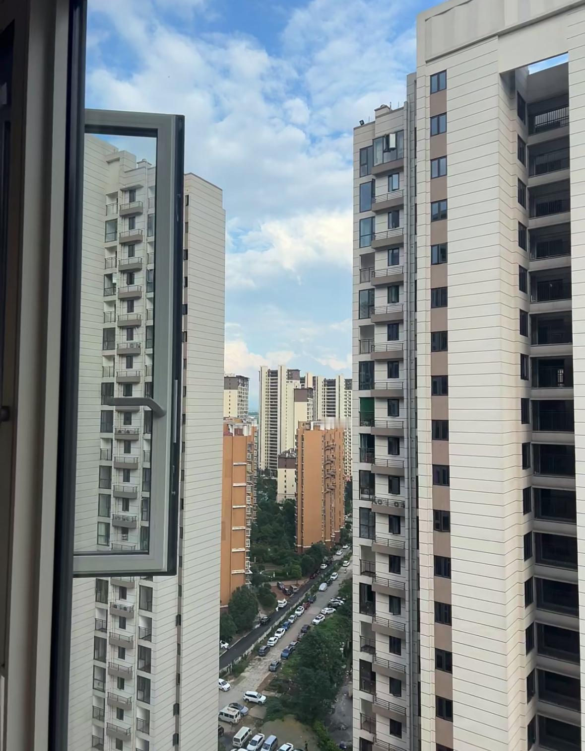 我们这里，有一套房子装修还可以，两年前报价220万，没人问，后面过了半年多，报价
