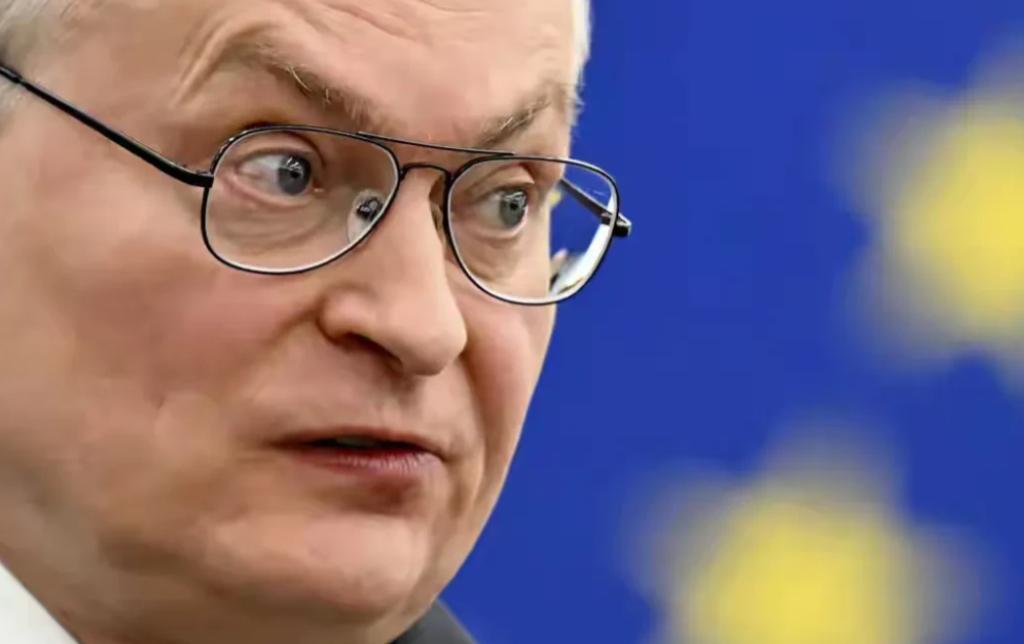 近日，立陶宛总统瑙塞达在接受采访时声称，中方因为台湾问题“无理打压”立陶宛多年，