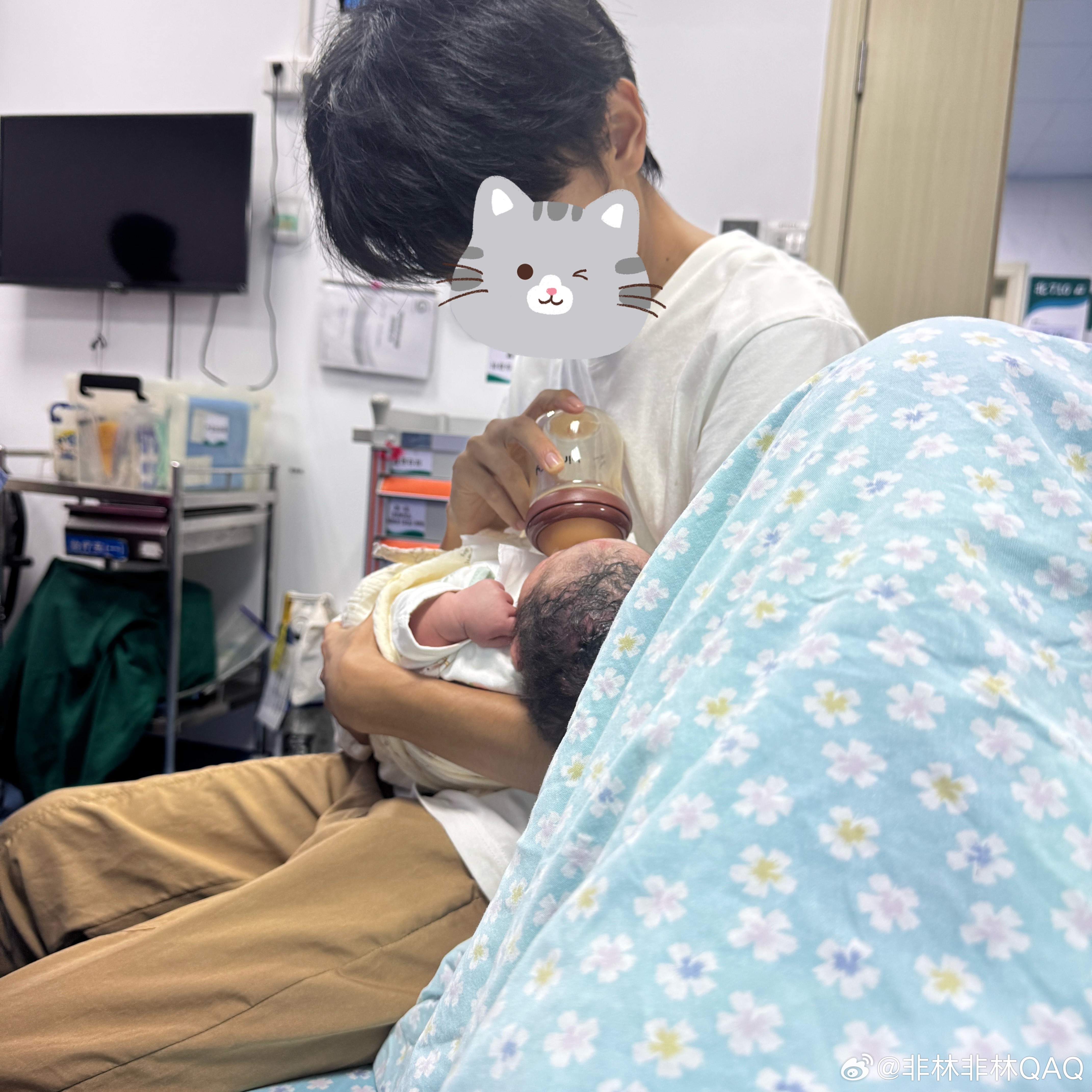 可恶的黄疸，害我宝宝只能一个人在医院[哭哭][哭哭]准备睡觉的时候聊天，老公说买完东西送去新生儿科的