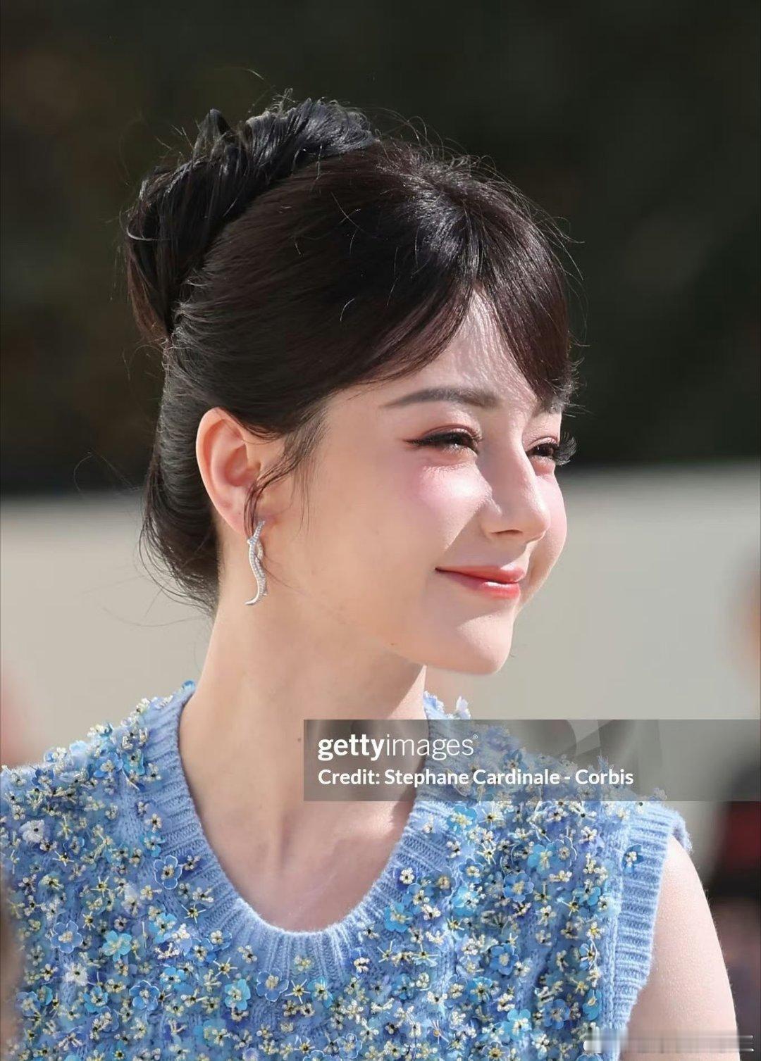 迪丽热巴一个把G社变成站姐的女人怎么可以美成这样啊啊啊小表情可爱