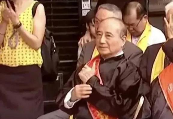 国民党有人开始评论马英九近日参访大陆。王金平说，马英九在海峡论坛主张“和与合”，