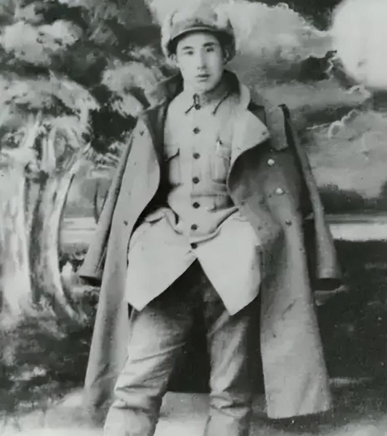 1949年，三野参谋长夫妇遭土匪伏击，双双遇害，幼子下落不明。粟裕震怒：“调主力