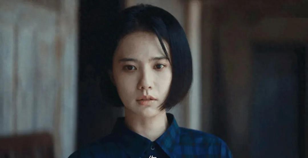 《重器》尹平奶奶之死：两种截然不同的人性解读。《重器》里最让人唏嘘、也最让人