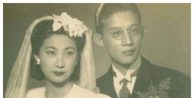 1947年，一个名叫芮尔的德国人匆匆来到警局，声称家里的箱子有问题。在警方询问后