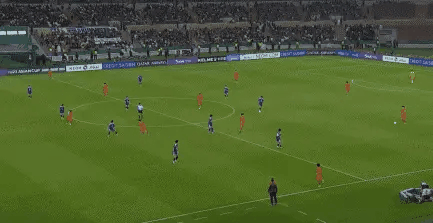 一个亚洲杯直接让王钰栋掉身价，这决赛完全没一点威胁，当家球星就这样放高射炮不能理