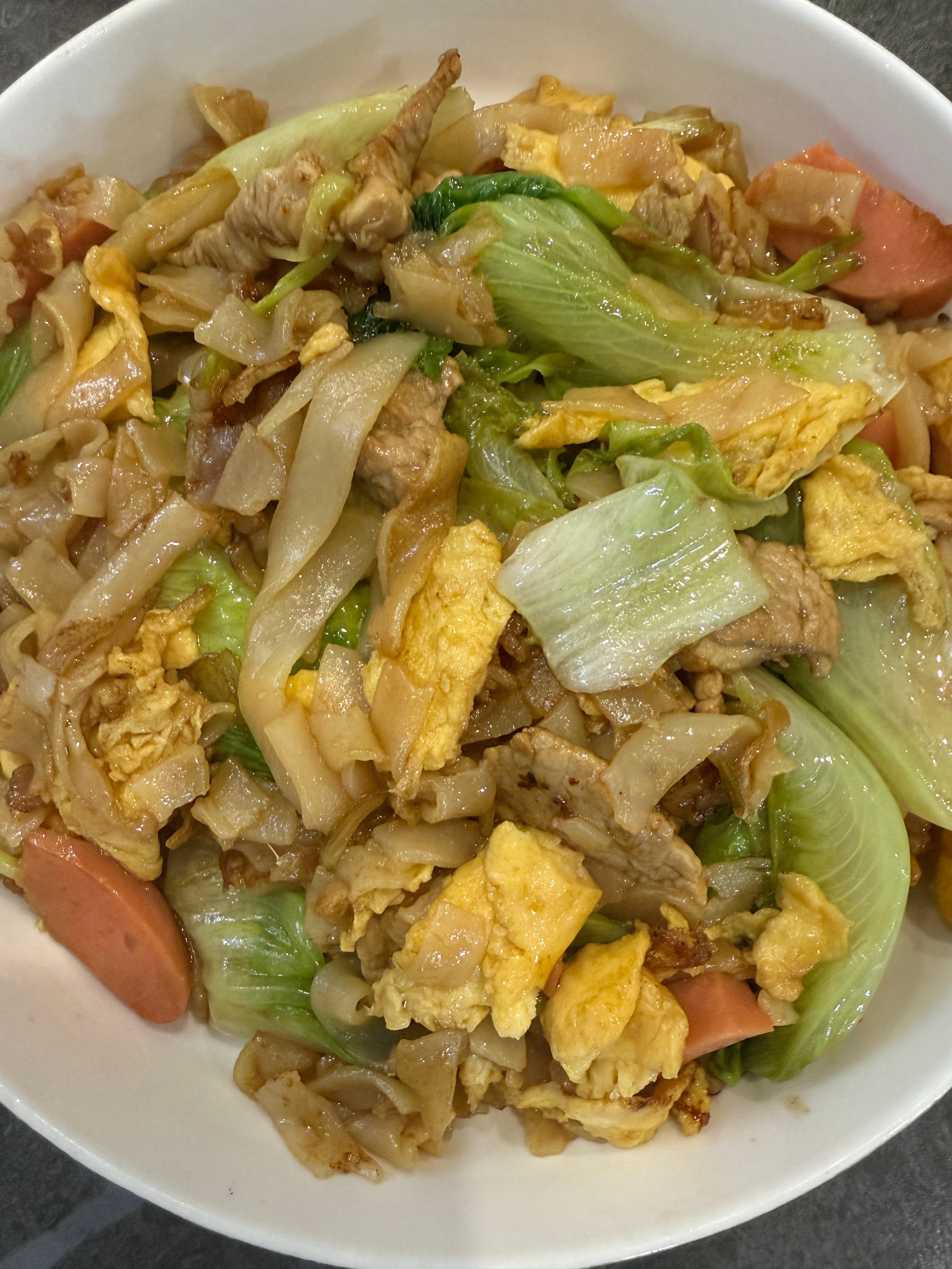 最近都是早上凉拌粉中午炒粉or汤粉晚上家常菜不吃主食了！一天也能吃得很满足！