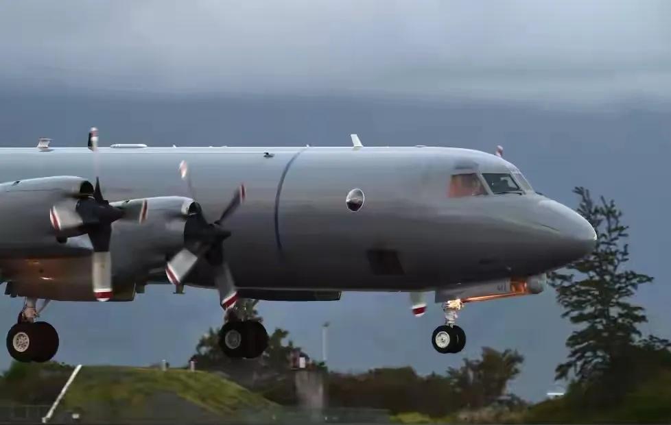 同一天日本舰艇挑衅，新西兰巡逻机在东海、黄海活动，中方严正交涉。6月17日下