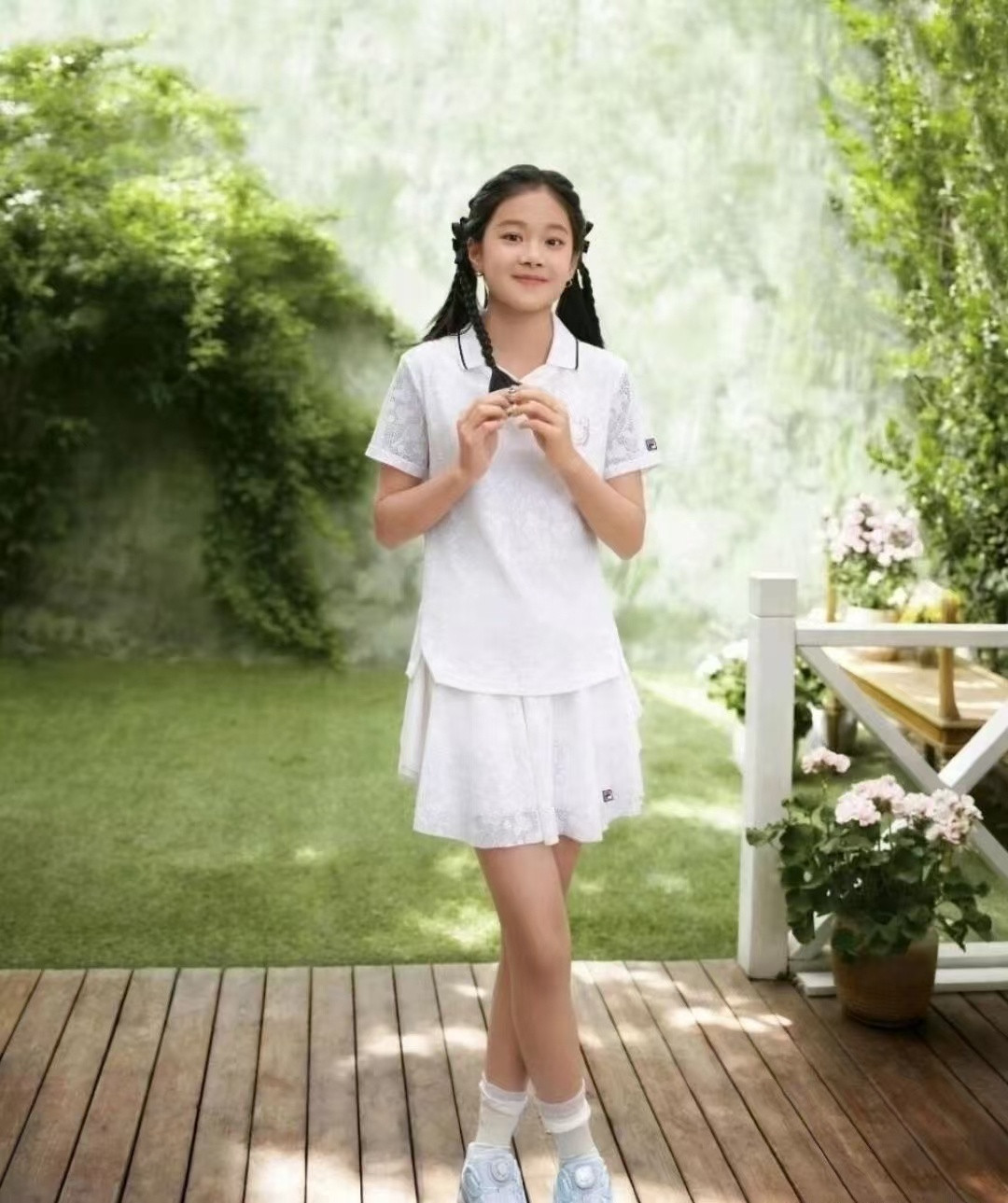 梅婷和女儿，母女俩就像复刻，太像了