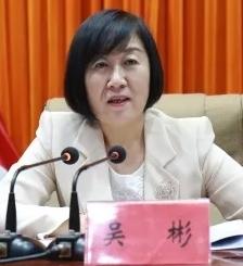 70后的吴彬！还算很年轻啊！曾任新疆巴音郭楞州委常委，新疆生产建设兵团二师铁