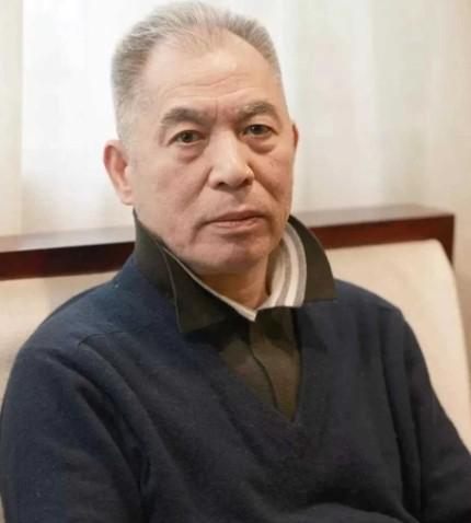 著名作家梁晓声的小姨20多岁时，未婚怀孕，誓死不说孩子的父亲是谁，最后被开除，生