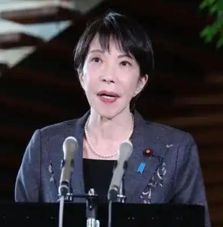 高市早苗干了一件让日本在国际上颜面扫地的事！为了赶在纽约见上特朗普一面，她居然硬