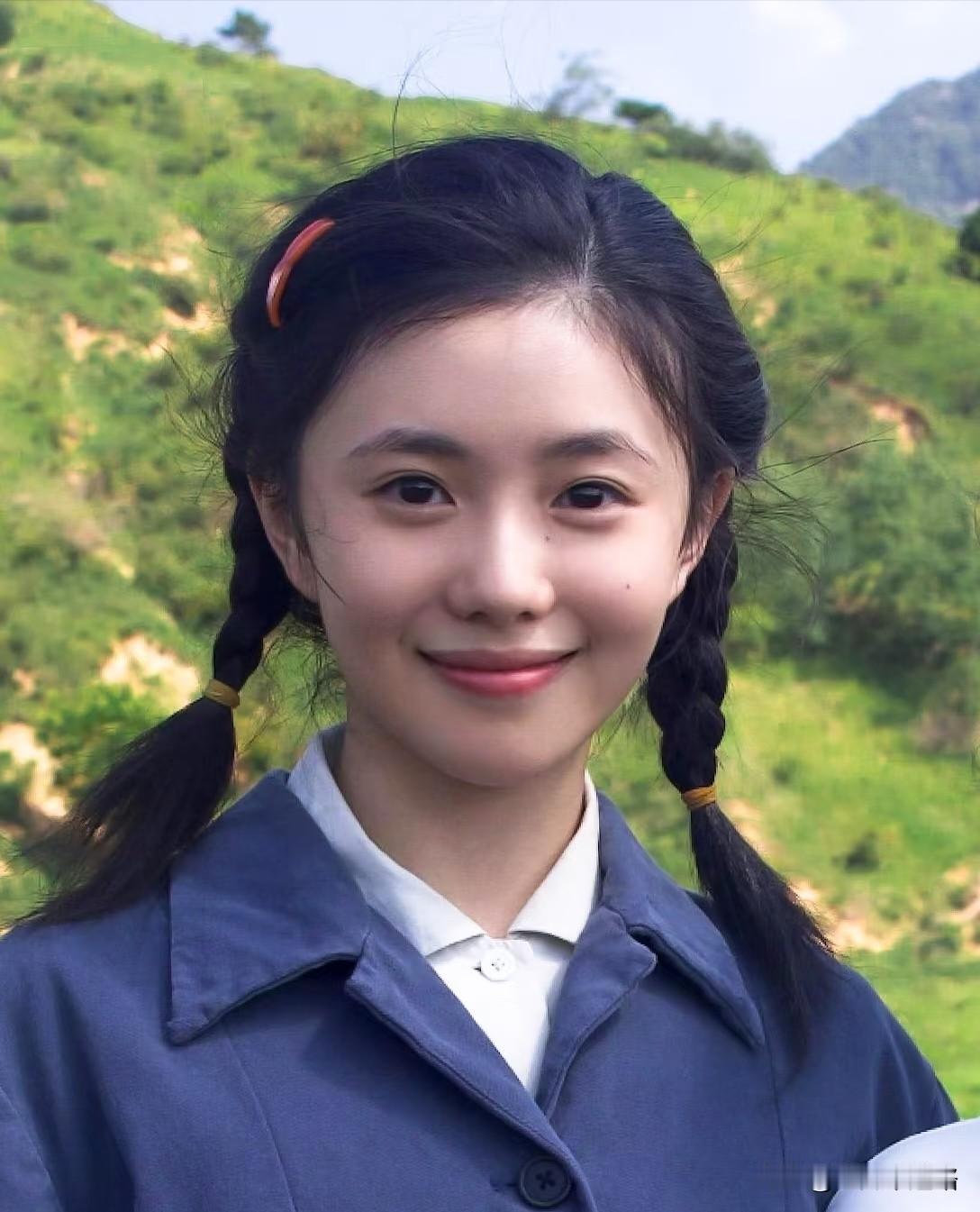 春晚这个节目一出来，观众注意力全被带偏了。海来阿木在台上唱得特别投入，感情