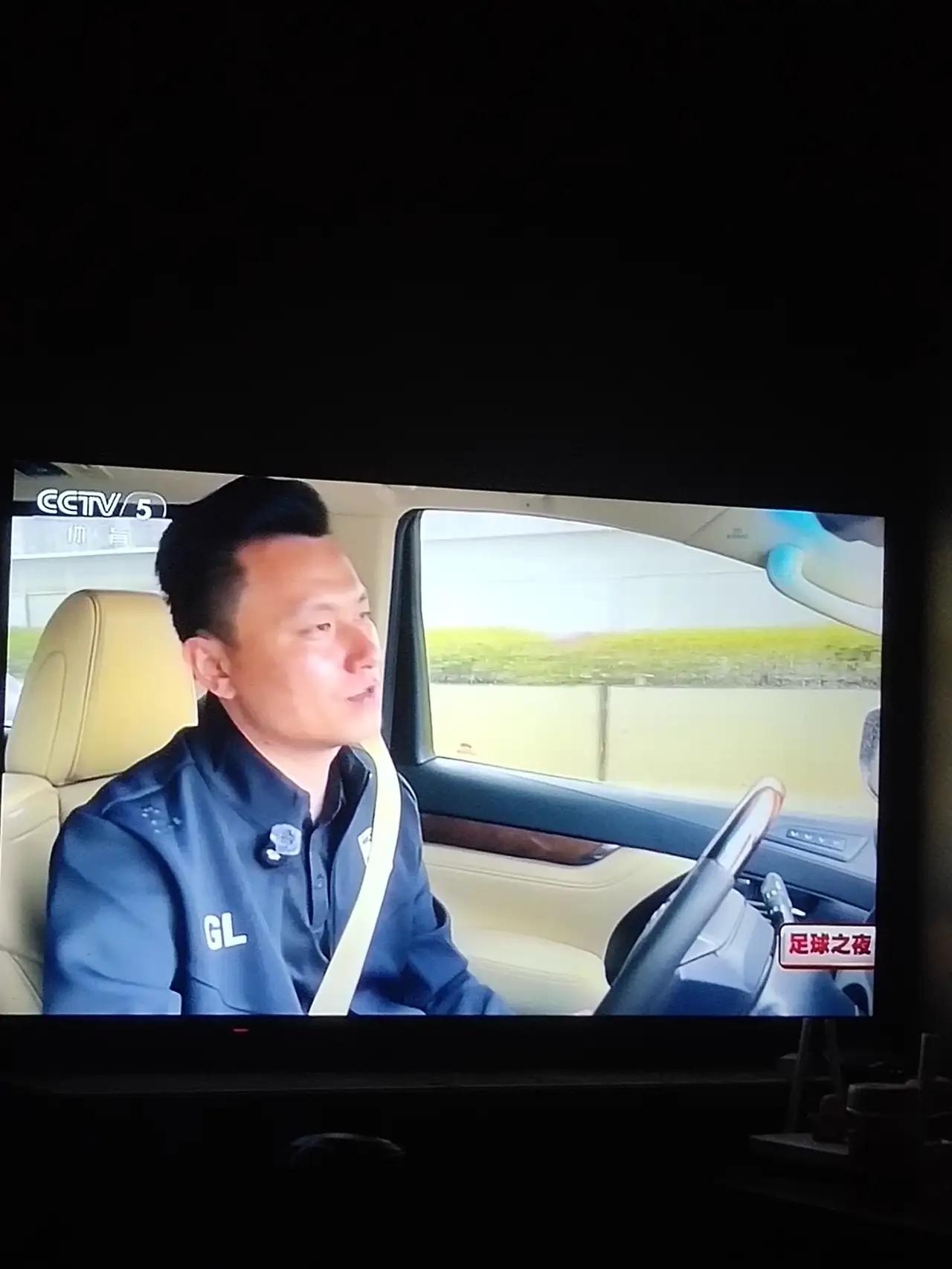 郜林自曝“退役后第一份工资”：数字扎心，却给所有普通人指了一条生路！01不