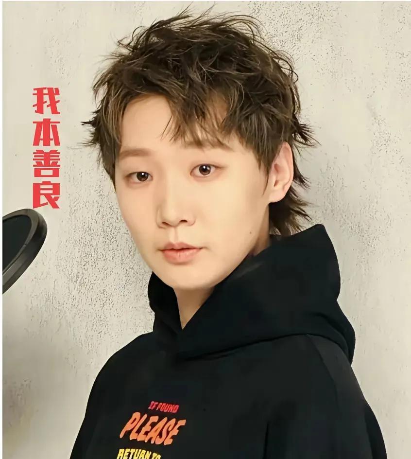 王曼昱帅呆了！乒坛名将王曼昱为雅诗兰黛作代言，拍出的照片真是令人惊艳！帅呆了！王