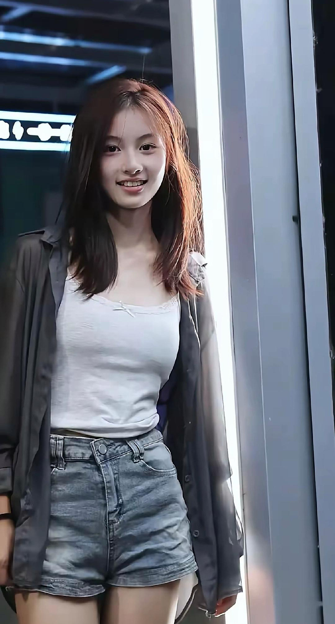 突然明白为什么反感七七了不是因为她长得不美也不是因为她跳舞不好看而是因为不想再看