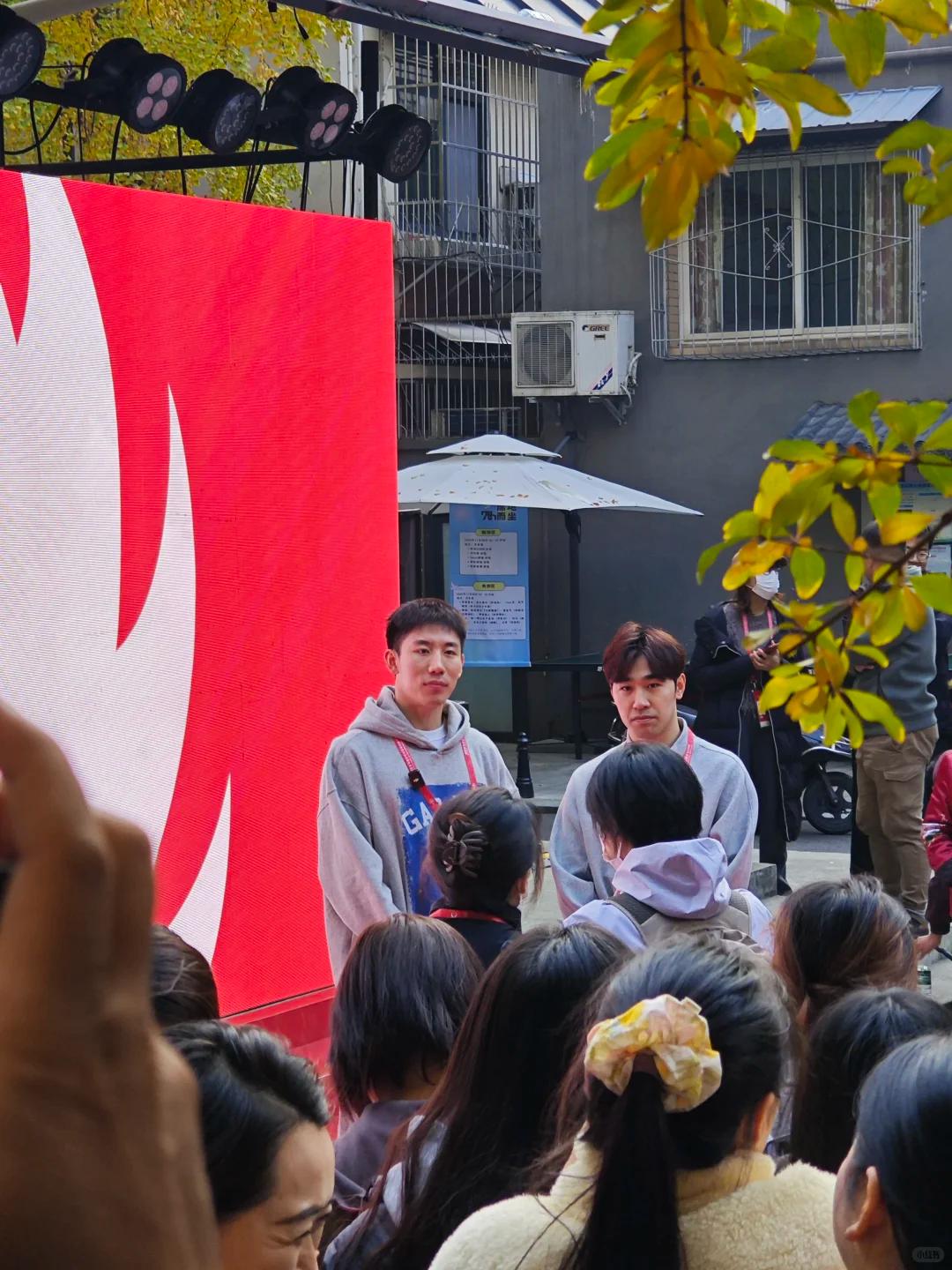 闫安和程靖淇也去了成都。今年的成都混团比赛也很热闹啊，看到很多人去了成都，现在