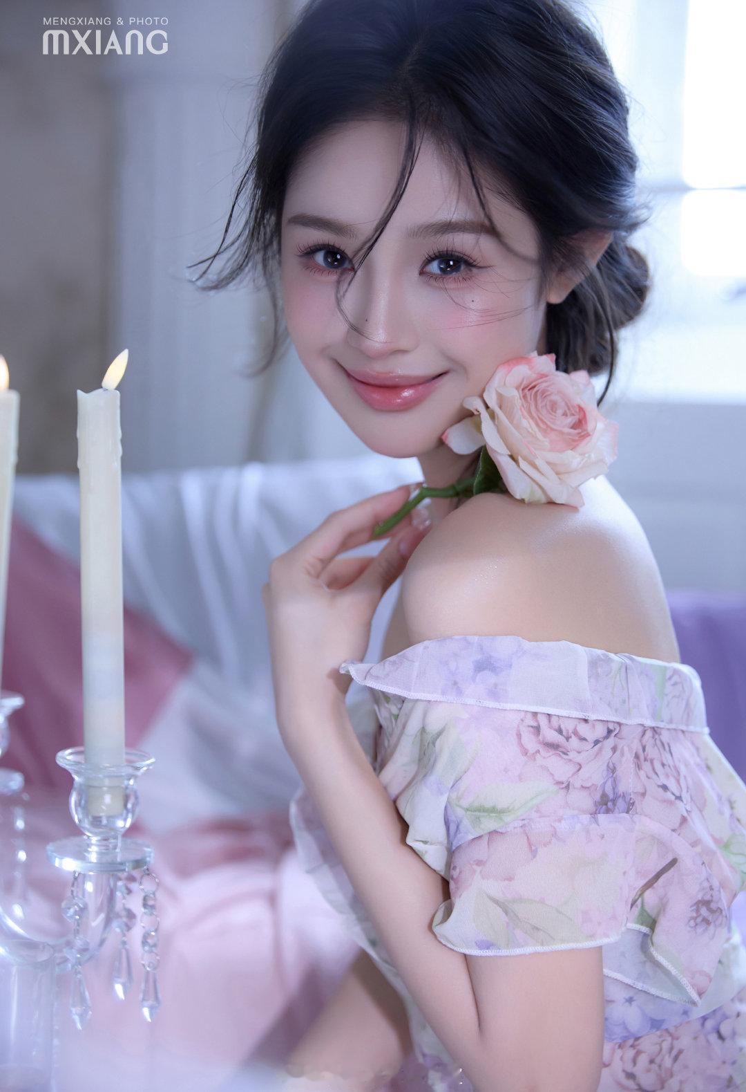 优雅与性感，你会怎么选美女穿搭写真