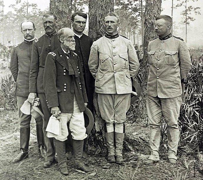1898年，一位61岁的前南方邦联将军穿上美军军装，与西奥多·罗斯福并肩作战。约