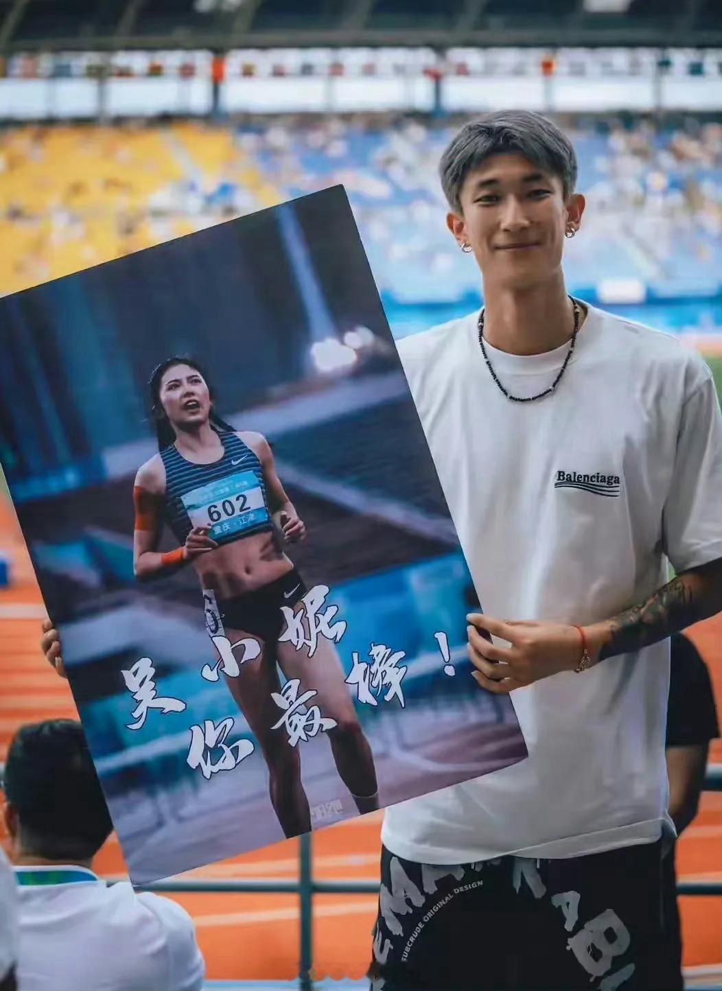 和男友都喜欢纹身，男友对吴的昵称是吴小妮，二人都是运动员而且都很潮，不得不说现在