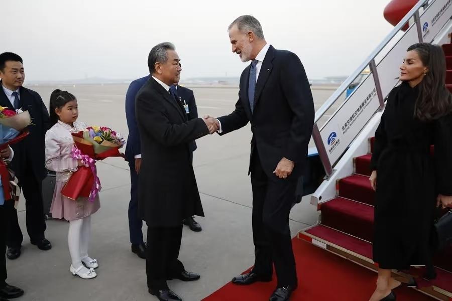 11月11日下午四点多的时候，北京机场迎来了莱蒂齐亚王后和费利佩国王。今天上午