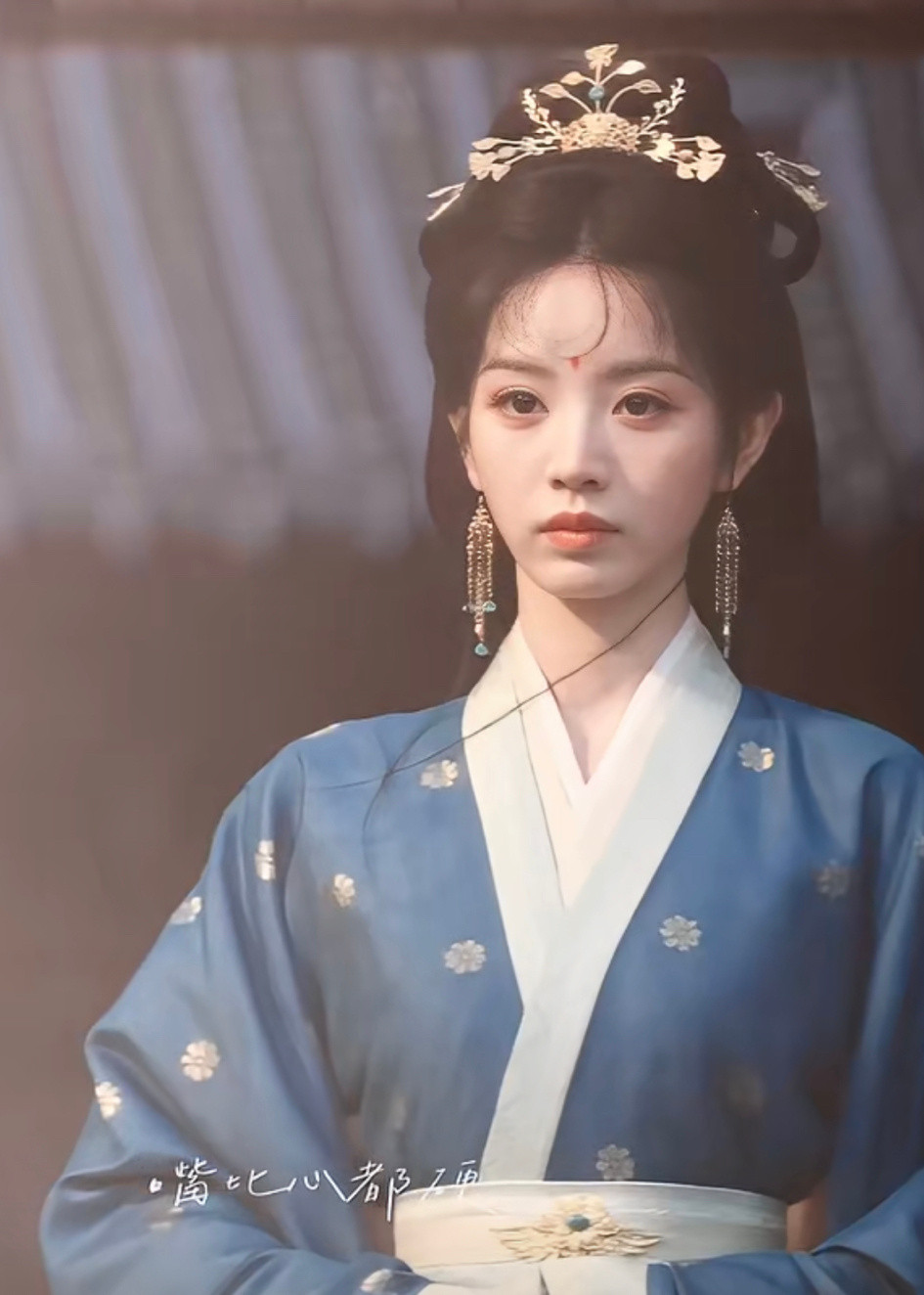 田曦薇嫁金钗蓝袍路透，这也太有气质了！神女爱世人🥹🥹