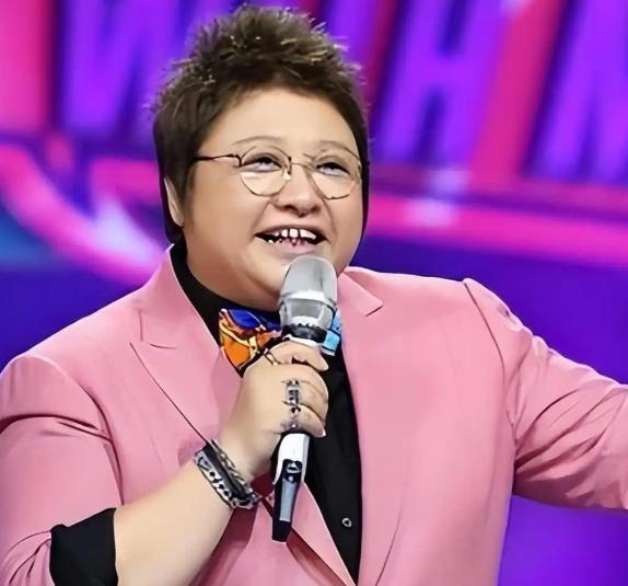 韩红又陷舆论风波！有媒体记者实锤爆料，她演唱经典歌曲《天路》压根没拿下正规版权，