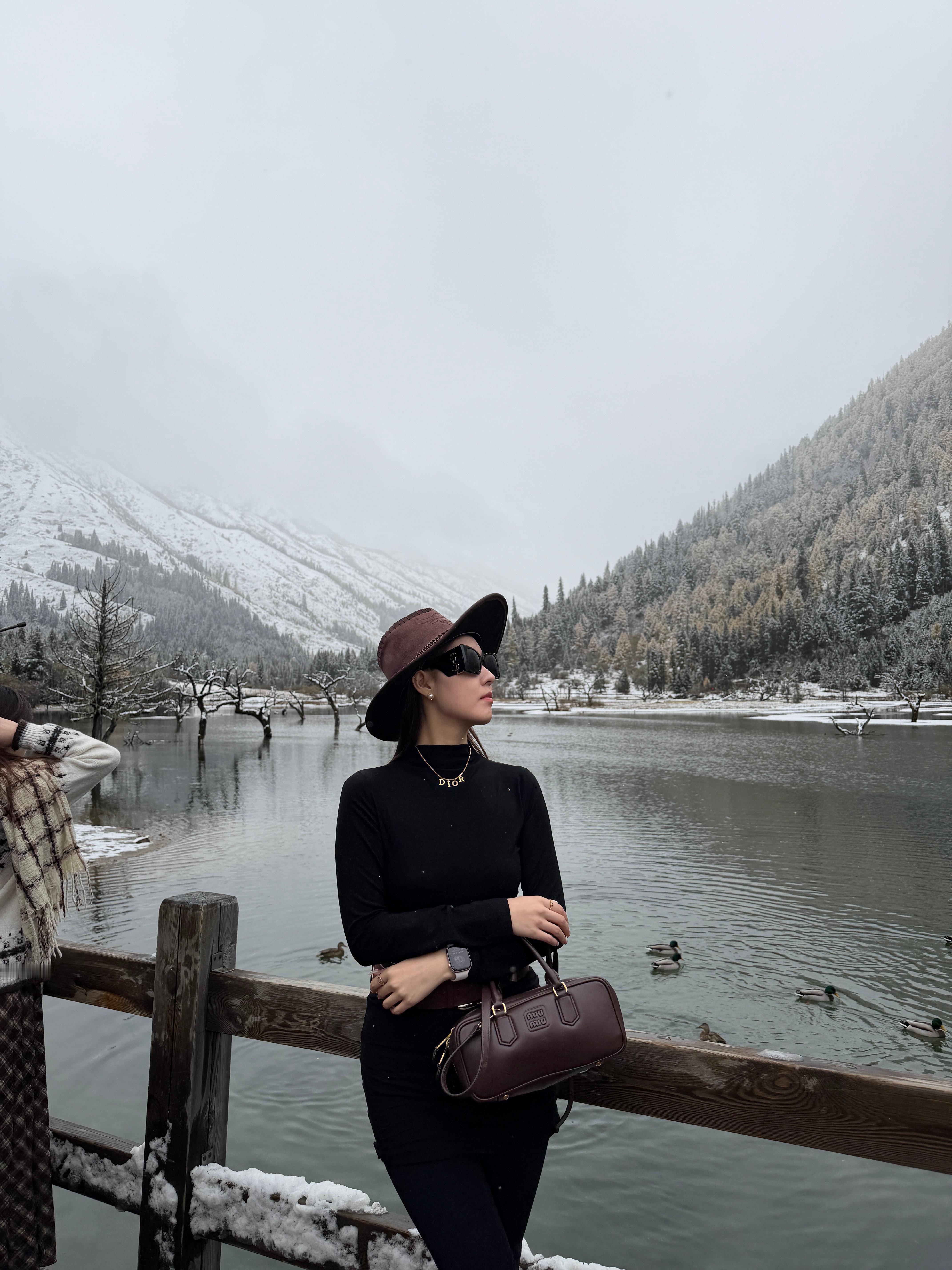 被雪山包围美景治愈系川西雪山四姑娘山阿坝·四姑娘山双桥沟