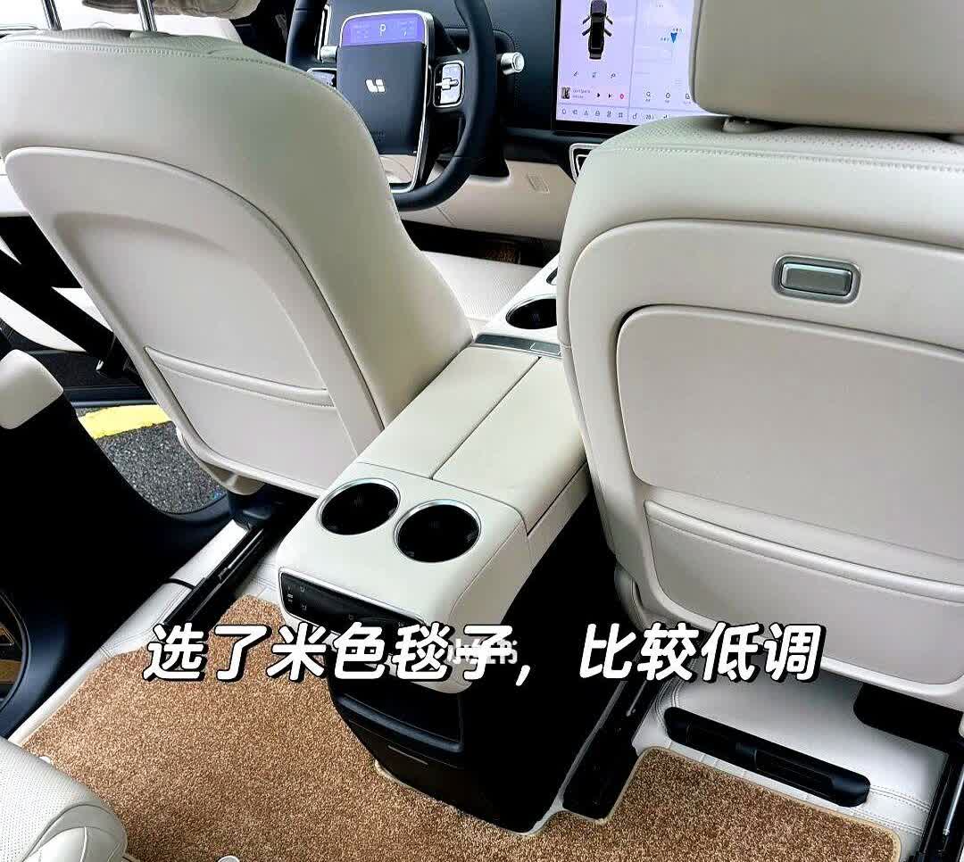 理想这个设计到底是谁发明的😓也太难用了。前面两张是没装之前的样子，说点