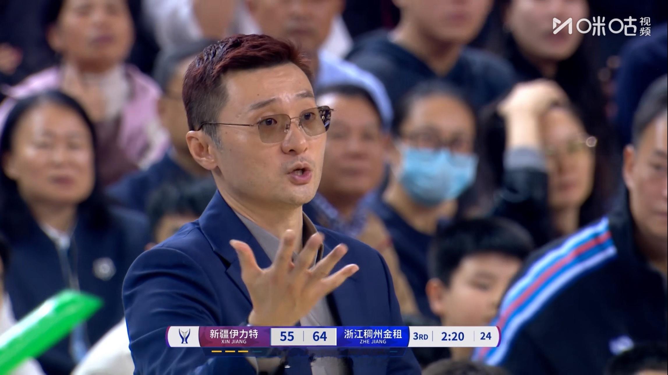 刘炜指导新造型，什么水平？新疆男篮cba俱乐部杯阿才说球CBA新疆广汇男篮