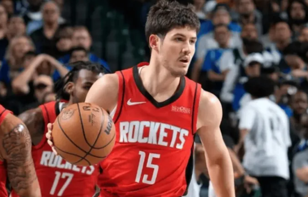 NBA火箭专题播客节目主持人在个人社媒上展示出一组数据，内容如下：在本赛季的2