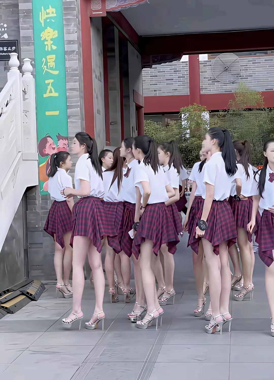 这么漂亮，各各这么亭亭玉立，这是哪个行业？