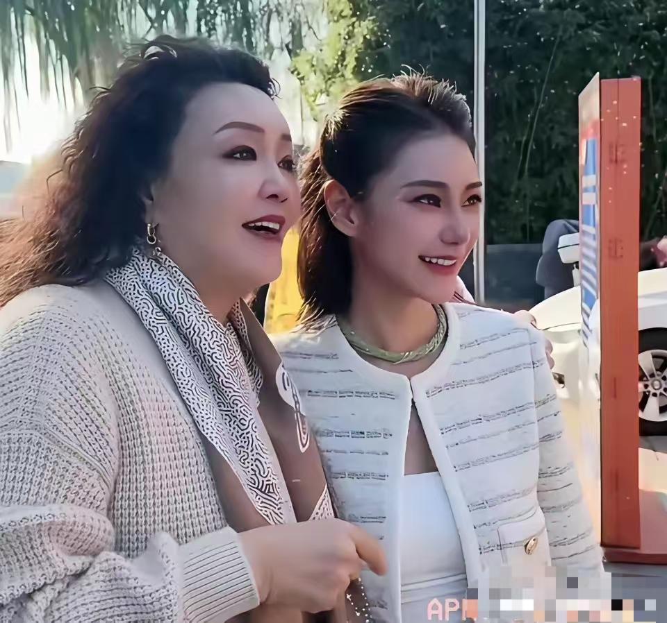 马筱梅这几天有多难？麻六记不需要她出来直播，有时候一个字就会惹事生非，她应该闭门