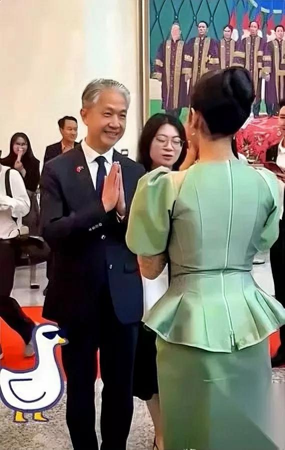 14亿双眼睛该先看哪里？有人却把目光投向远方咱自家的山河，哪处输了风