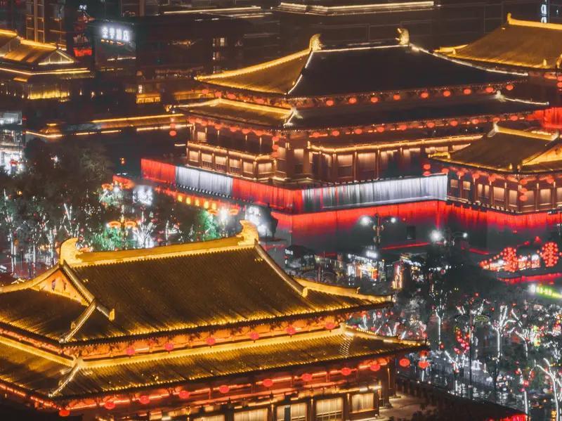 刘邦建国称帝后，一开始想在洛阳定都，毕竟在他眼里洛阳是大城市。可娄敬出现，一盆冷