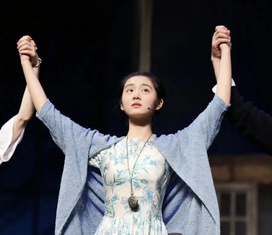 黄磊女儿多多从小就很耐看，而且是越看越漂亮的那种。 多多这孩子从小到大一路走