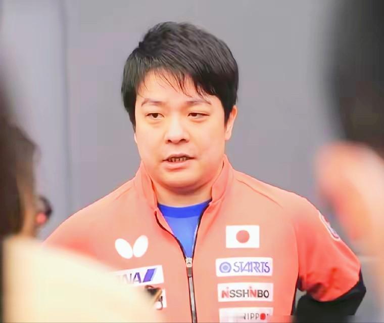 师徒关系破裂？日本队输球后，主教练岸川圣也道歉后，就把矛头对准了张本智和！他