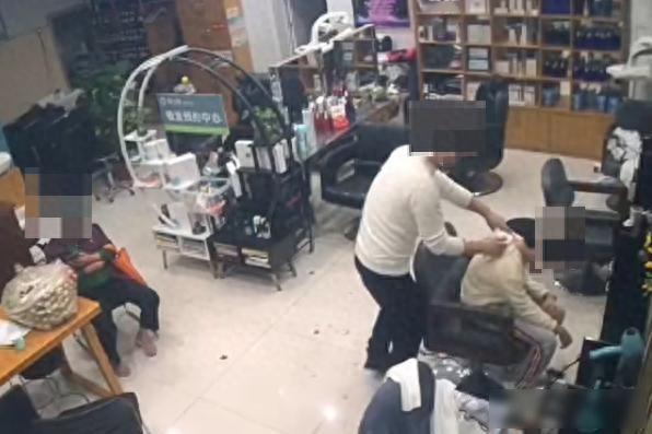 “冤不冤？”山东济南，38岁理发师给13岁女孩理发被控猥亵，被警方拘留了14天。