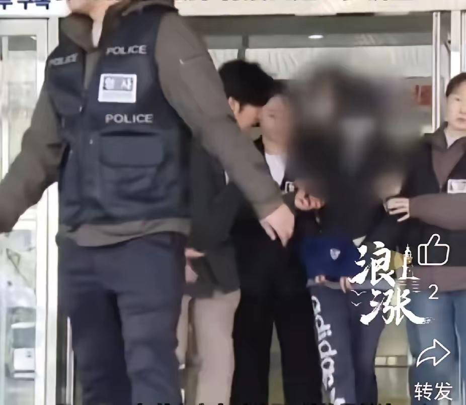 韩国，55岁母亲为护家暴女儿，搬去与女婿同住，结果当着女儿的面，被残忍折磨整整1