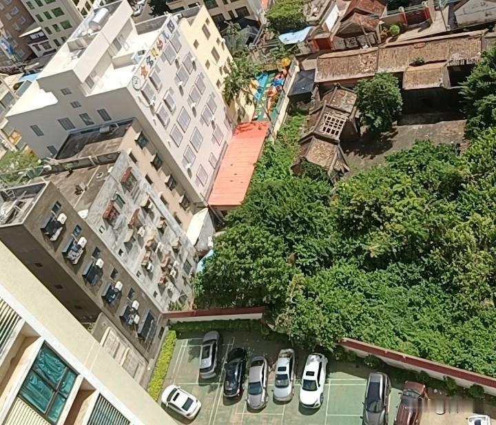 我三舅，医生，真是人间清醒，女儿10岁时，三舅妈去世了，唯一的女儿已经在读研，本