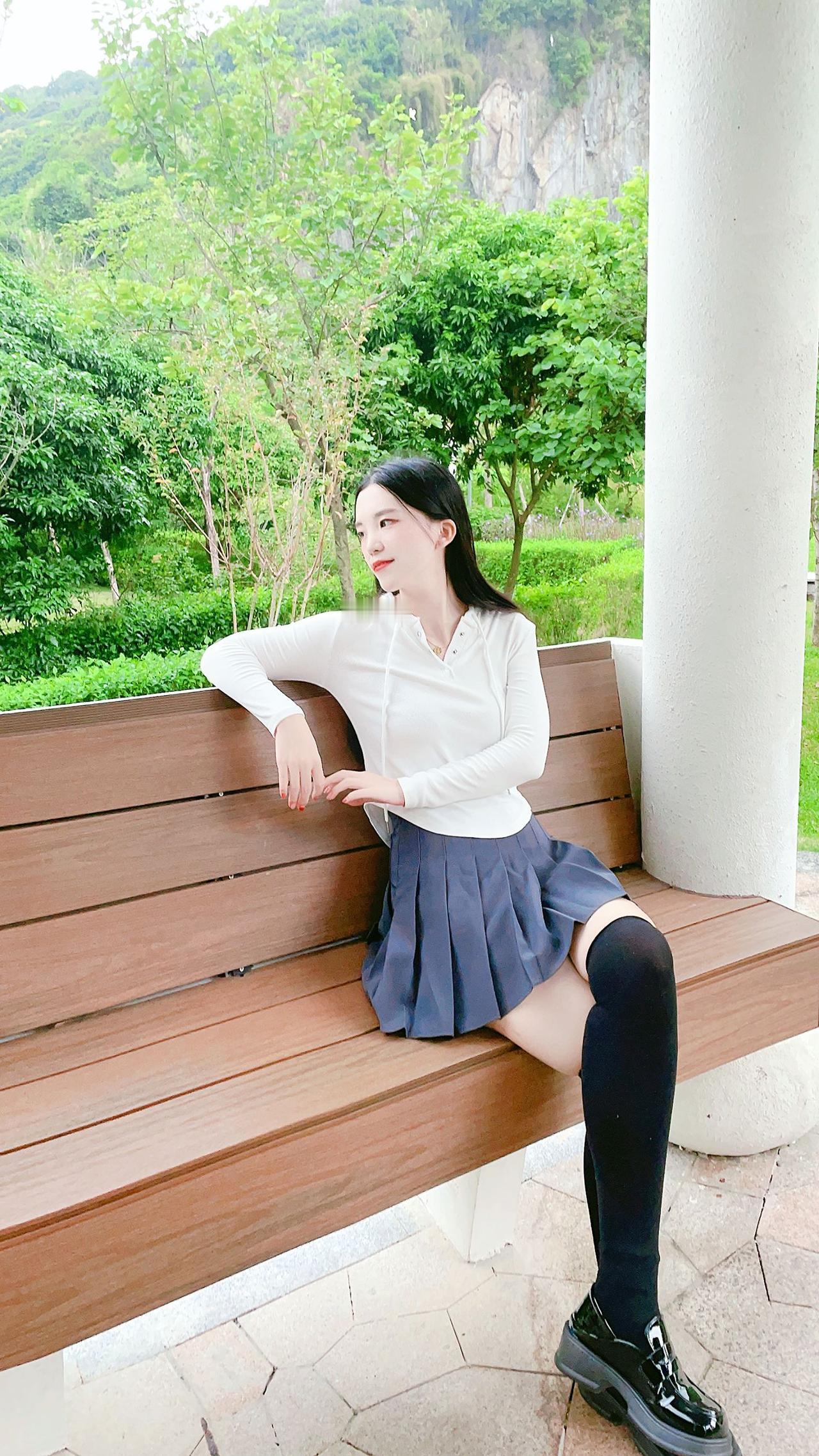 乐观和爱才是生活的解药🥣美女过膝袜丝袜推荐清纯甜美