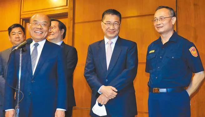 726大罢免后，民进党秘书长林右昌请辞，由副秘书长何博文暂时代理，目前传出，由前