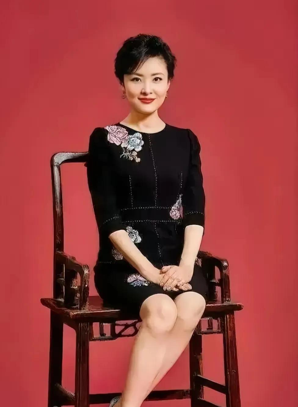倪萍，董卿，周涛，杨澜，你感觉谁能称为中央一姐，当之无愧