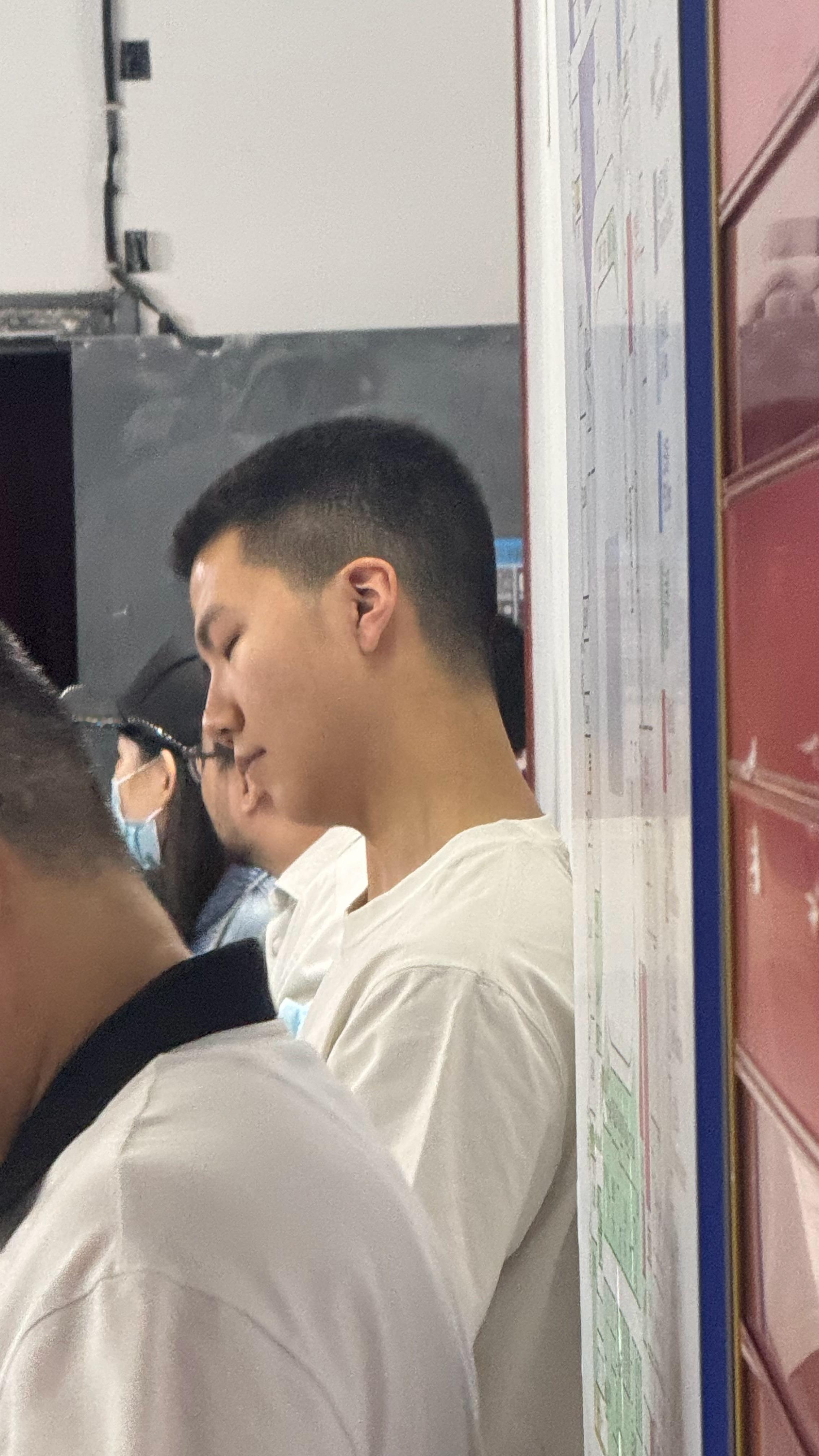 路过的时候dna动了然后定睛一看康康你怎么跟我一样大了[并不简单]​​​