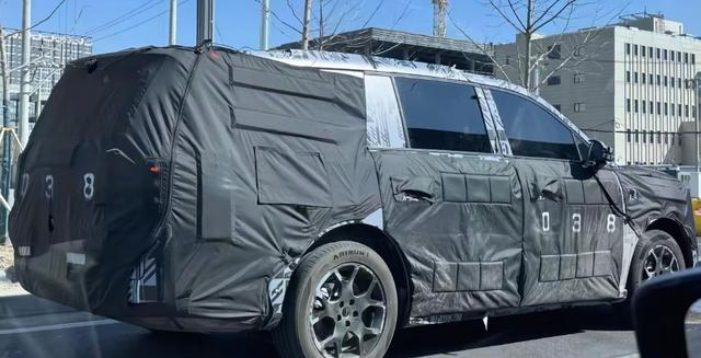 小米YU9才是真正家庭刚需车型根据目前网络曝光信息（截至2025年6月），小米