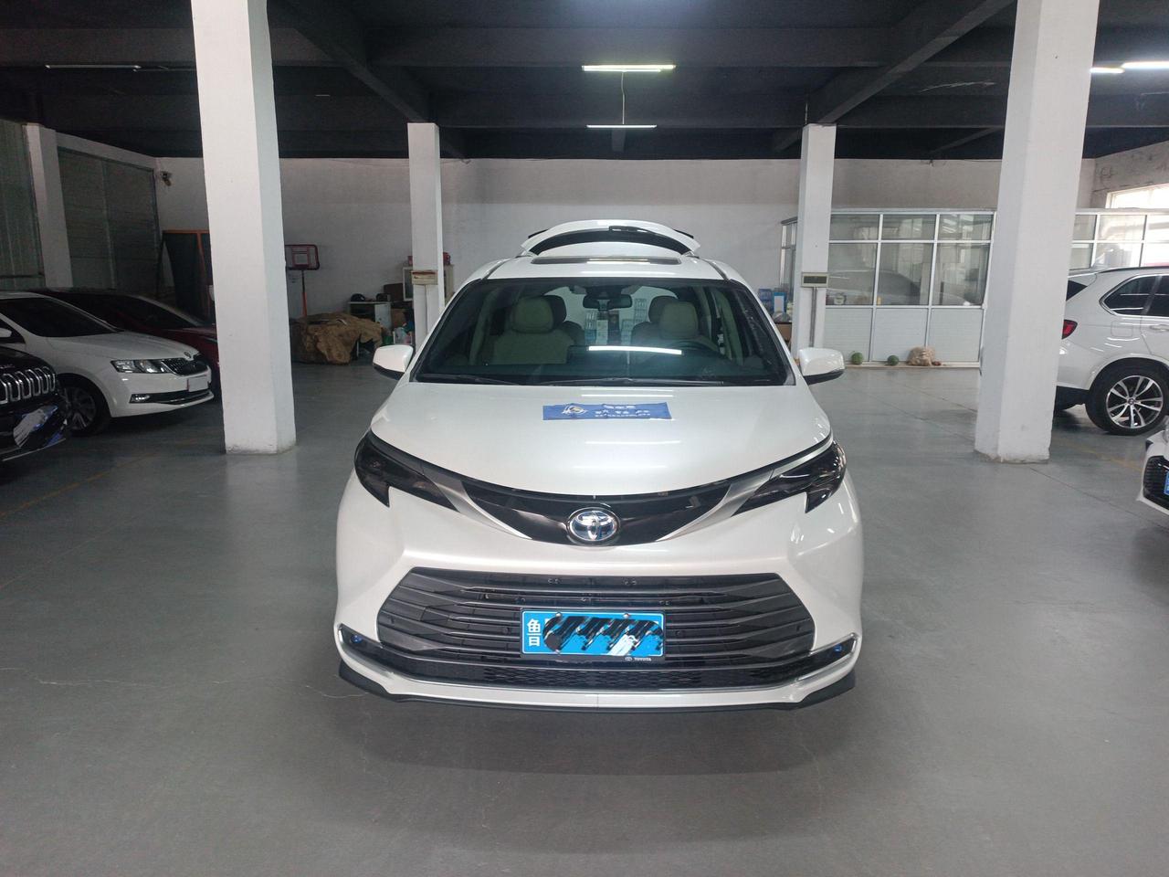 才开三年的丰田赛那，底盘开始生锈，买家丝毫不介意，花22万拿下。前两天帮粉丝验